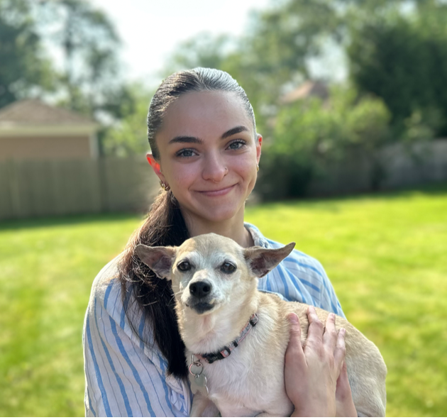 Pet sitter Hannah Melker Pet sitter Jeweliana Moore